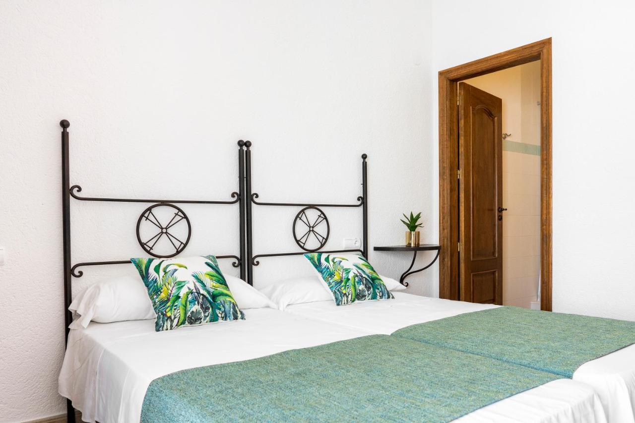 Hostal Tres Molins Jesus Pobre Extérieur photo