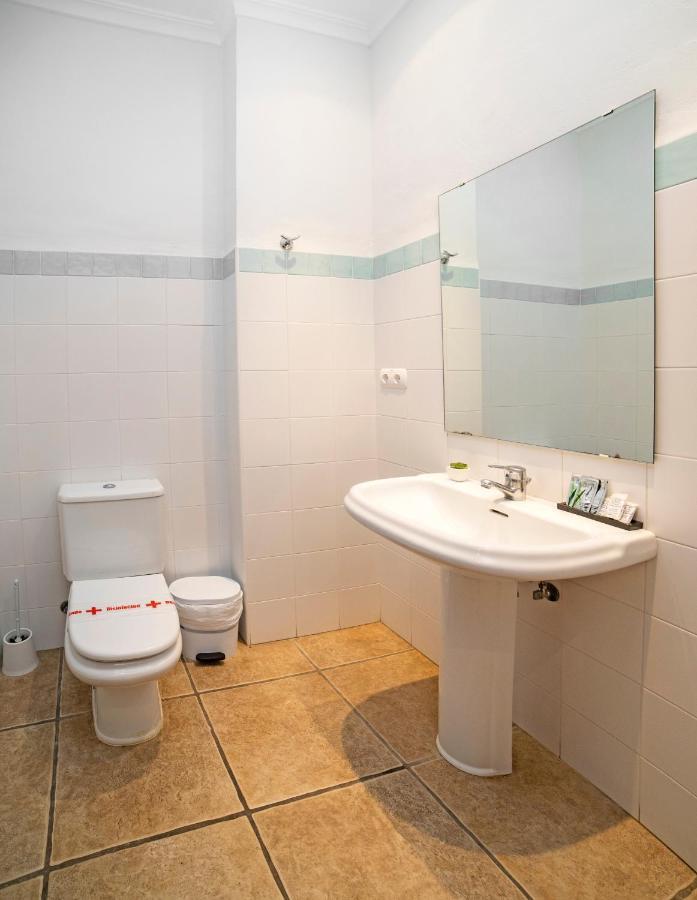 Hostal Tres Molins Jesus Pobre Extérieur photo